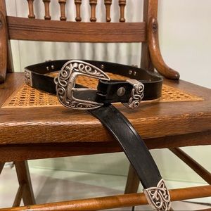 Black leather belt with accents Size 32